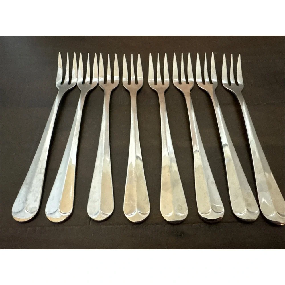 Wallace 18/8 Stainless Kensington Pattern Set 8 Cocktail Forks